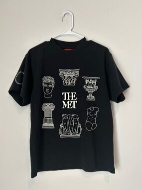 The Met x Pac Sun Small Black and White T-shirt
